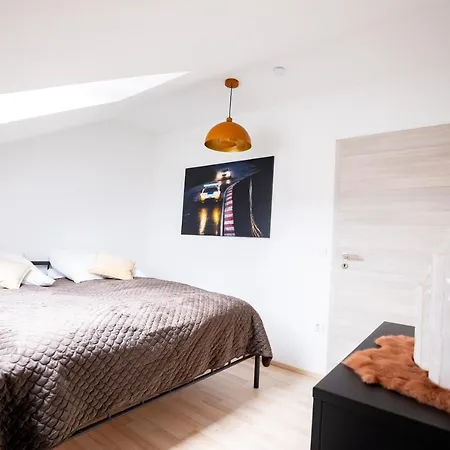 Design-ferienwohnung In Am Nuerburgring: Platz Fuer 6, Kueche, Wifi, Netflix Apartamento Kelberg