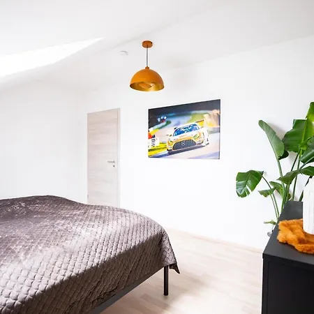 Apartamento Design-ferienwohnung In Am Nuerburgring: Platz Fuer 6, Kueche, Wifi, Netflix *