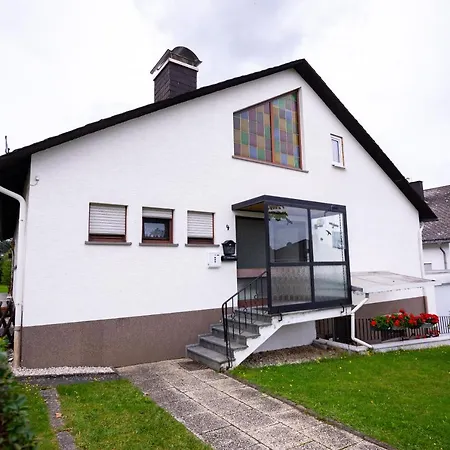 Apartamento Design-ferienwohnung In Am Nuerburgring: Platz Fuer 6, Kueche, Wifi, Netflix Kelberg